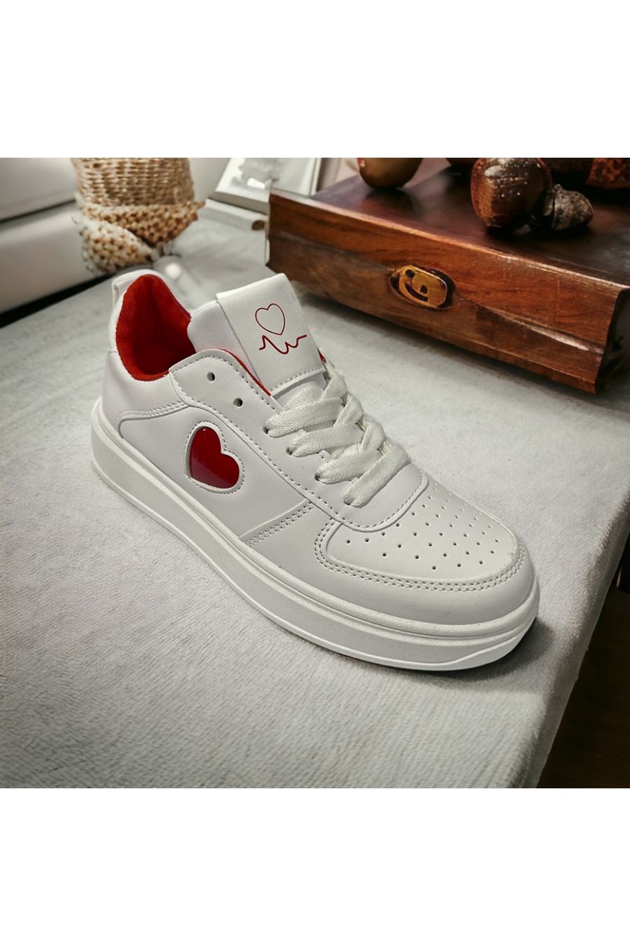 White and red basket with heart - 1