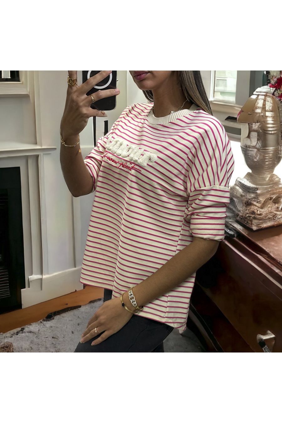 Haut rayé fuchsia et blanc avec écriture amour en file de laine  - 2