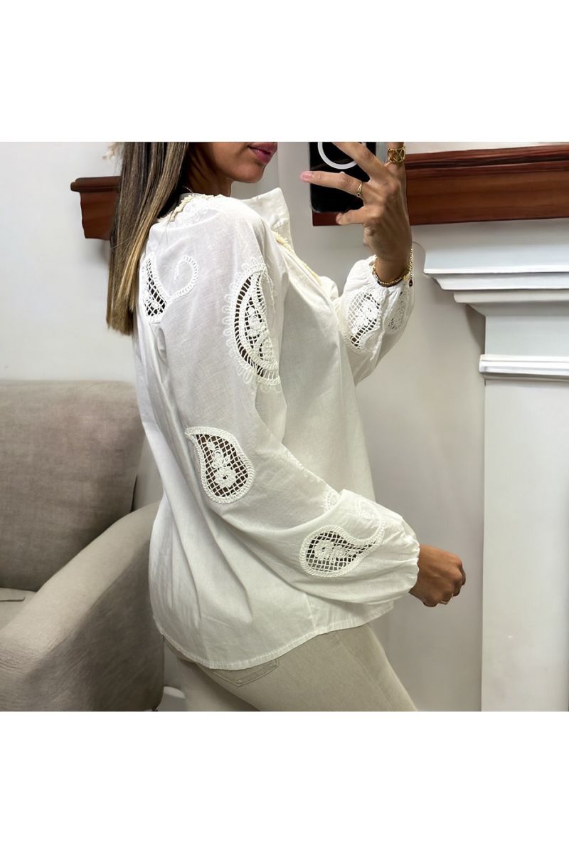 Sublime chemise en coton ornée de dentelles et de broderies - 1