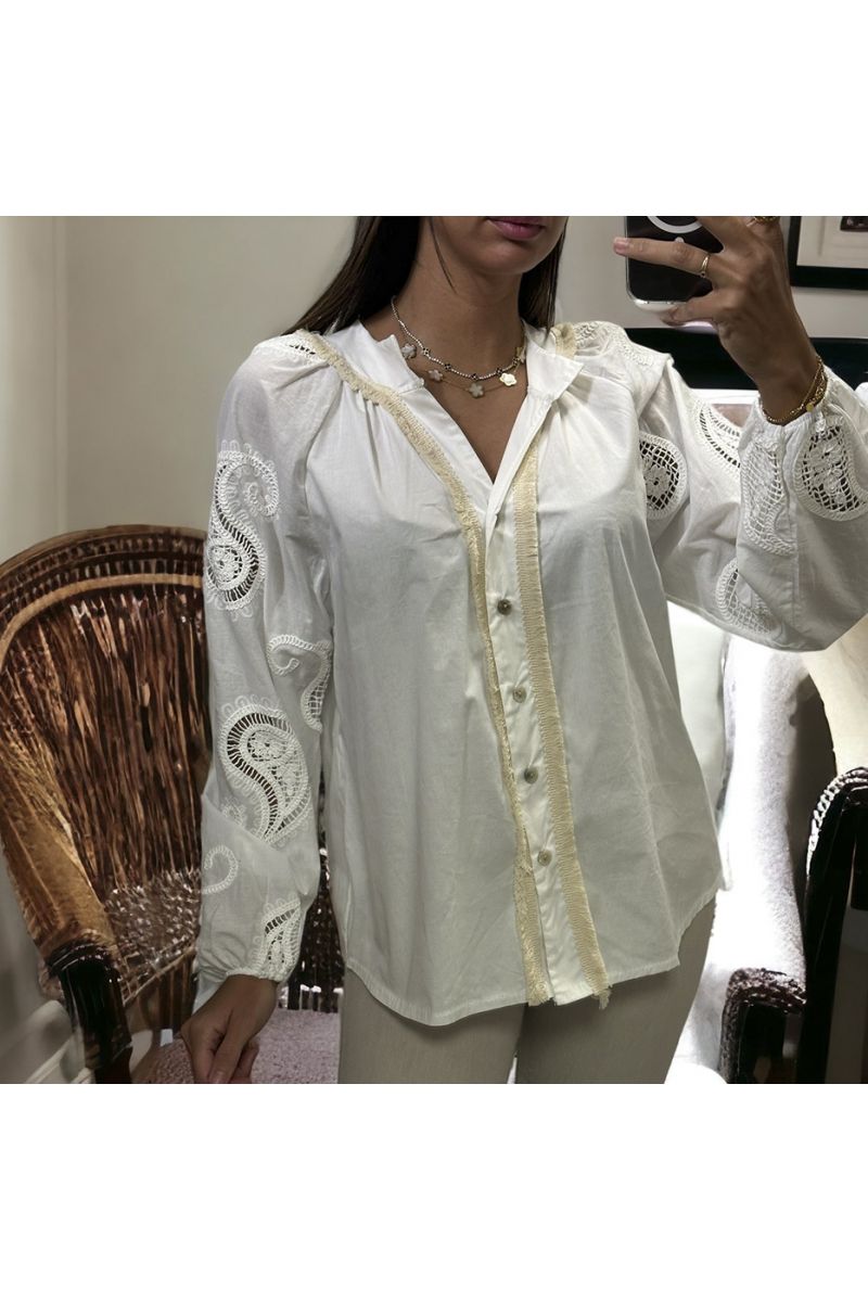 Sublime chemise en coton ornée de dentelles et de broderies - 2