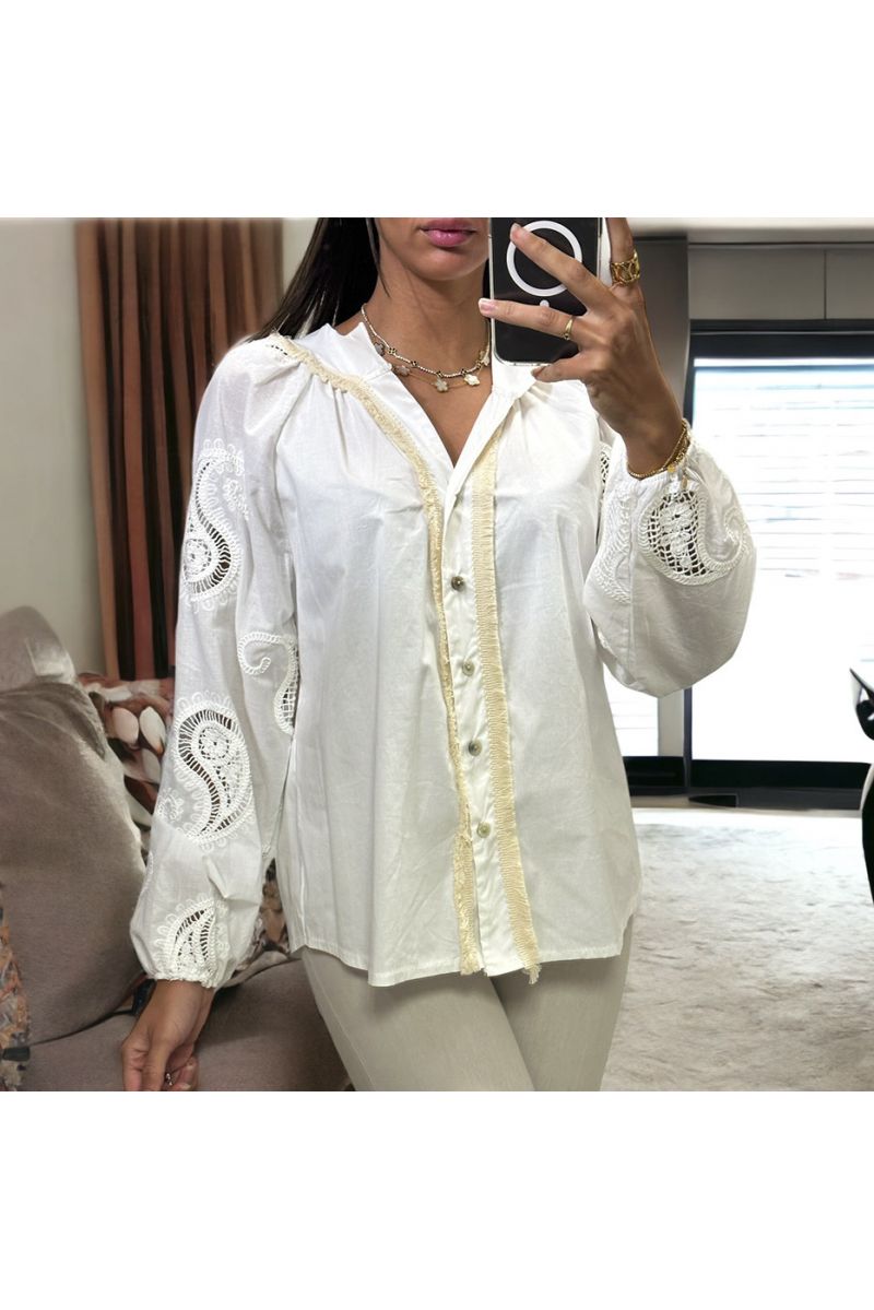 Sublime chemise en coton ornée de dentelles et de broderies - 3