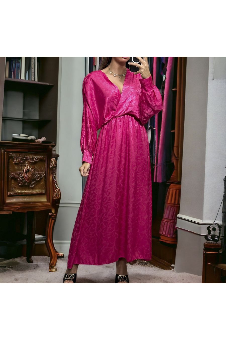 Longue robe cache coeur fuchsia matière brillante à motif - 3