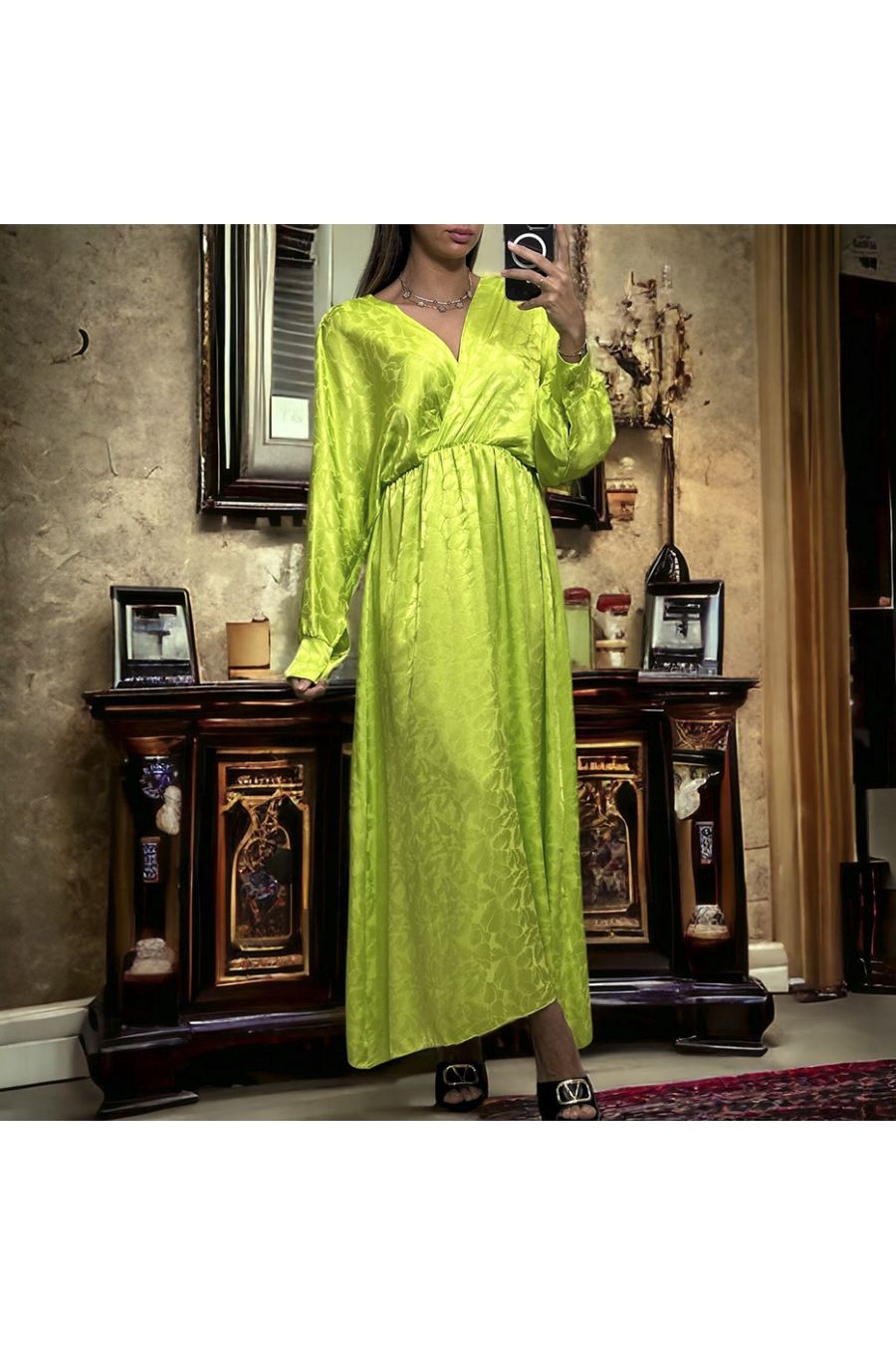 Longue robe cache coeur anis matière brillante à motif
