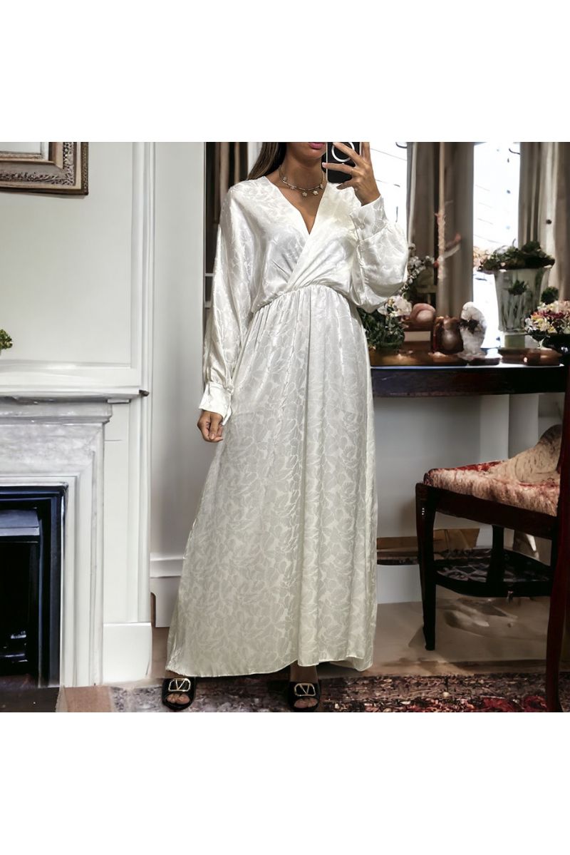Long white wrap dress in shiny patterned material - 3
