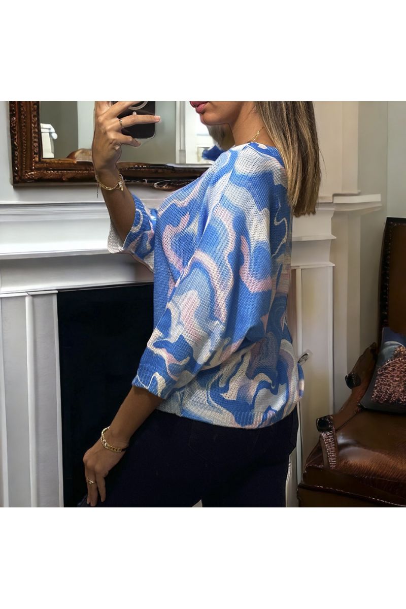 Oversized top with blue batwing sleeves in knitted military pattern - 1
