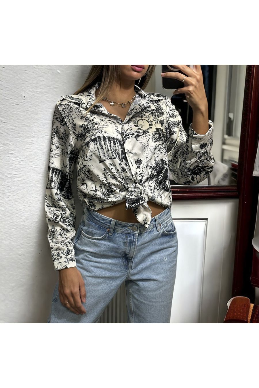 Black and white shirt with a printed pattern - 3