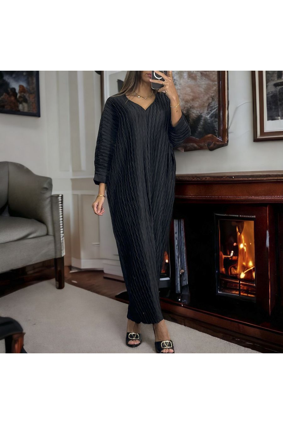 Long black v-neck dress with pattern - 2