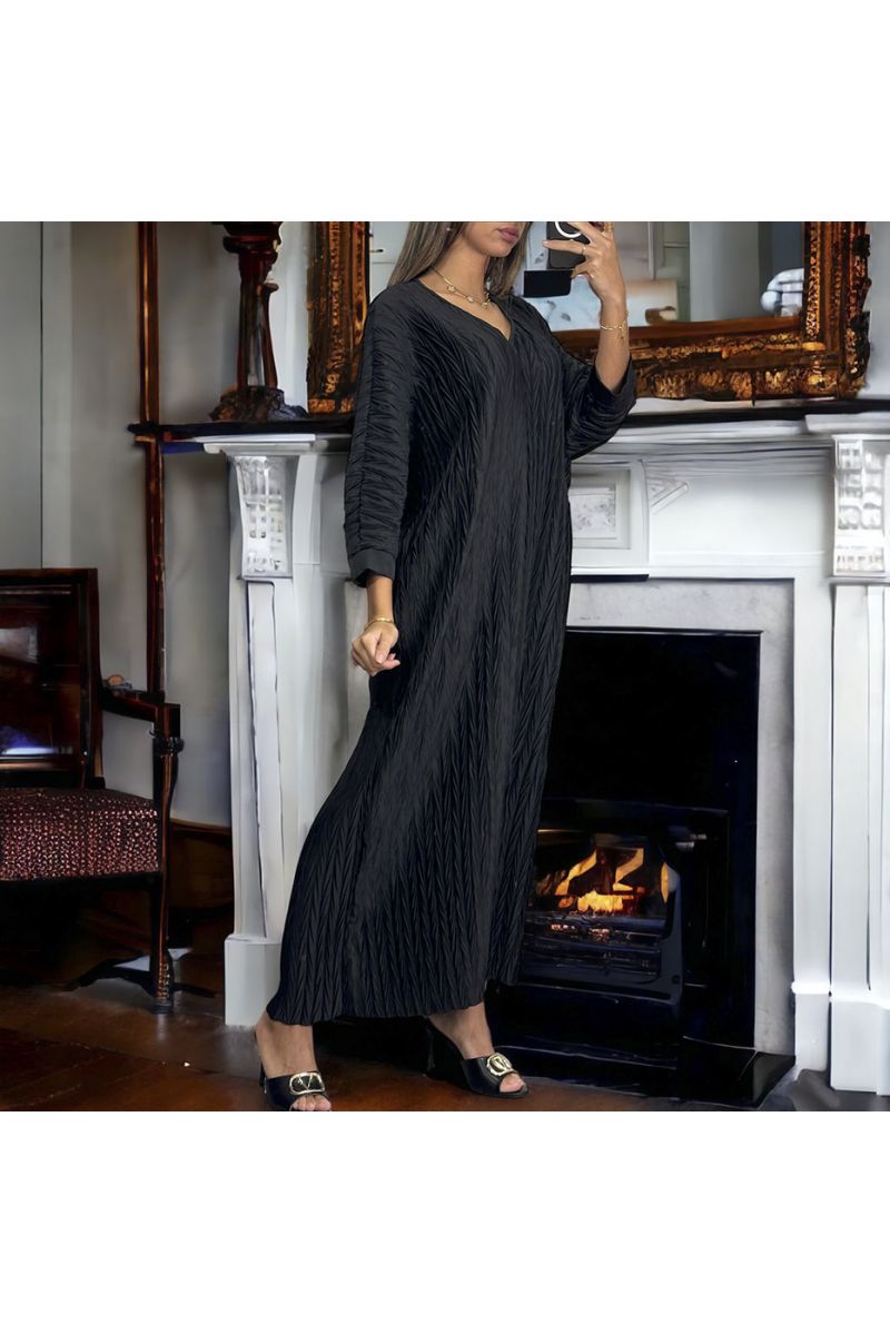 Long black v-neck dress with pattern - 3
