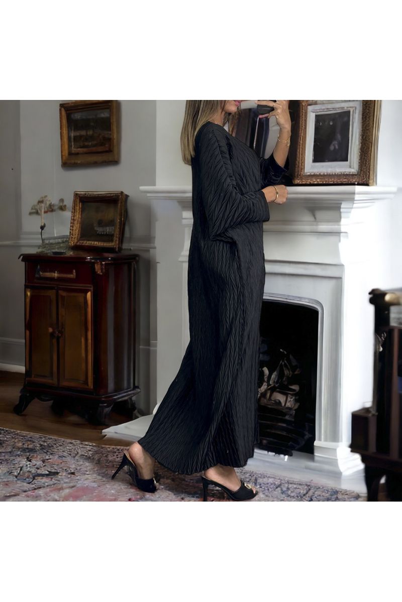 Long black v-neck dress with pattern - 4