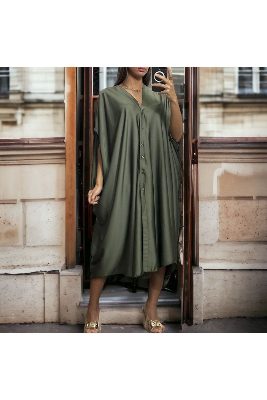Longue robe ample satiné et boutonné en kaki - 1