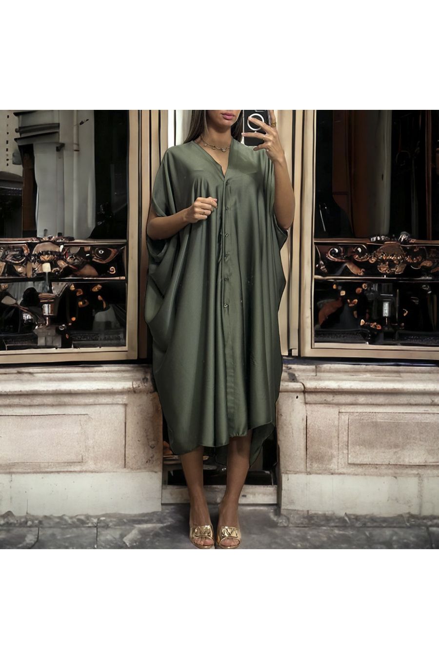 Longue robe ample satiné et boutonné en kaki - 2