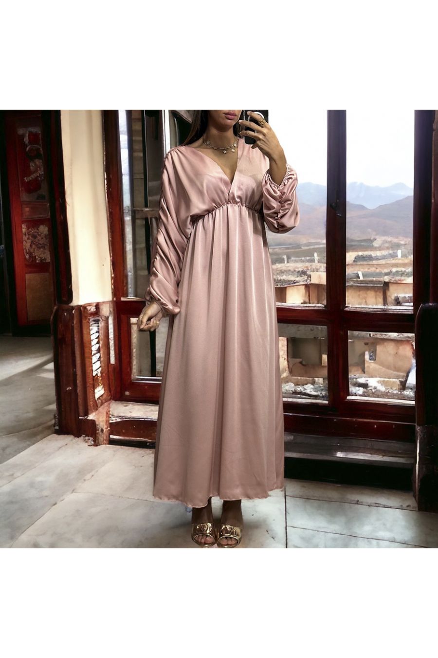 Long pink double-breasted satin dress gathered at the sleeves - 2