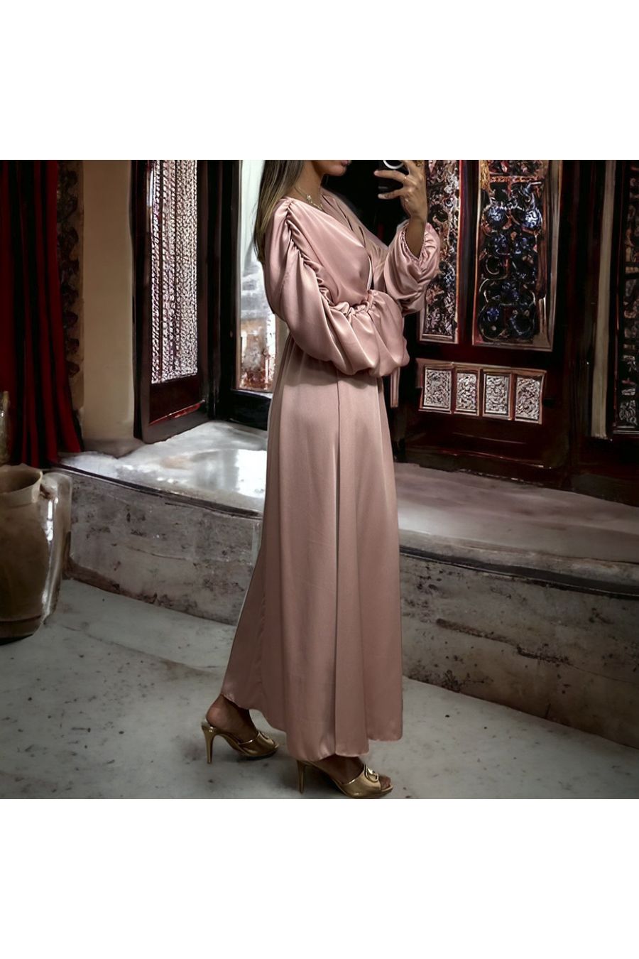 Long pink double-breasted satin dress gathered at the sleeves - 3