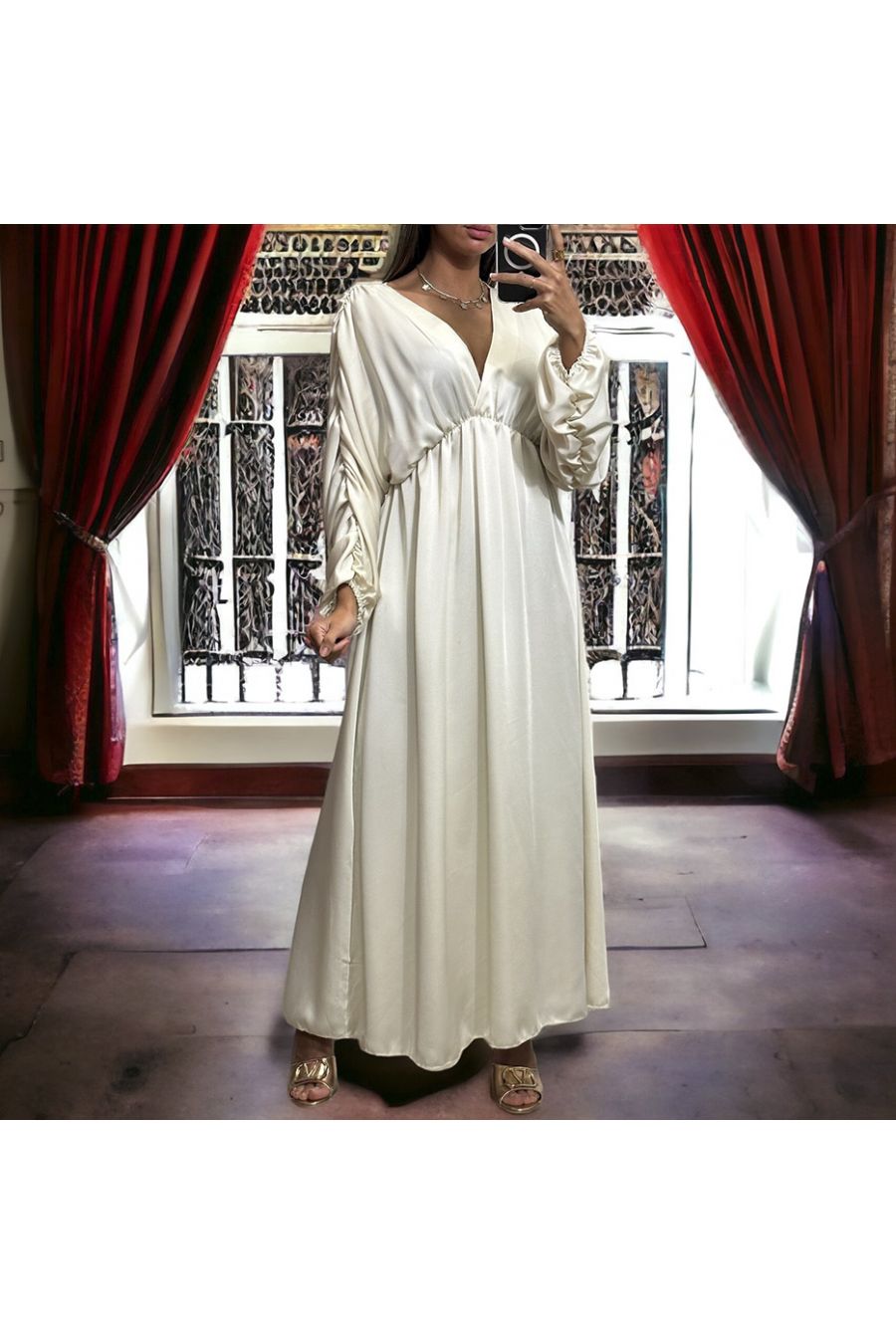 Longue robe satiné croisé beige froncé aux manches - 4