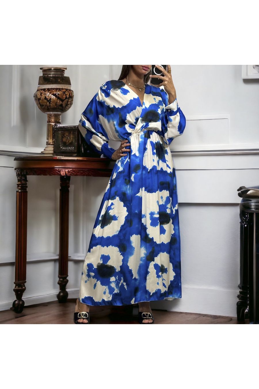 Longue robe satiné royal avec joli motif pastel - 2