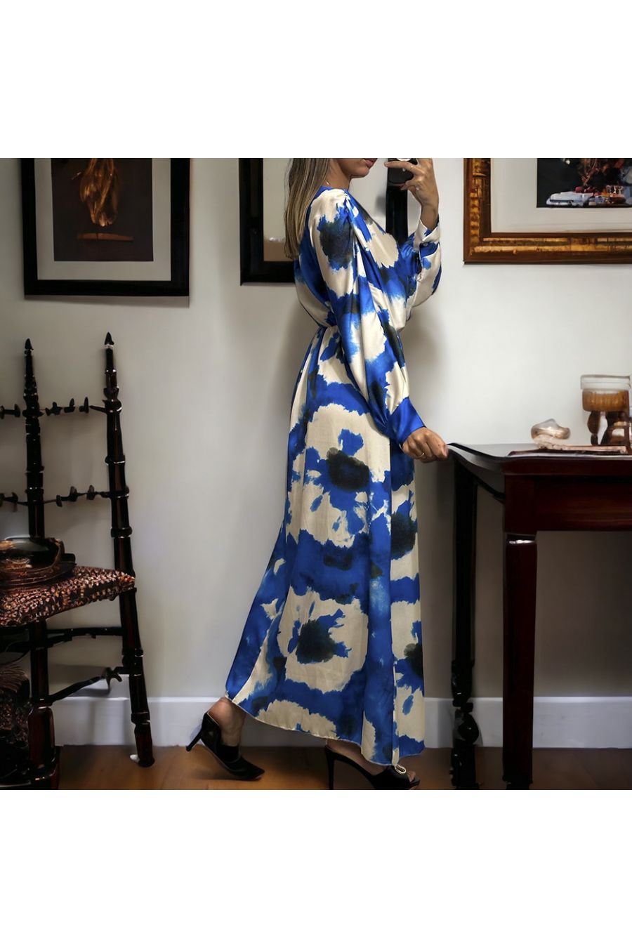 Longue robe satiné royal avec joli motif pastel - 4