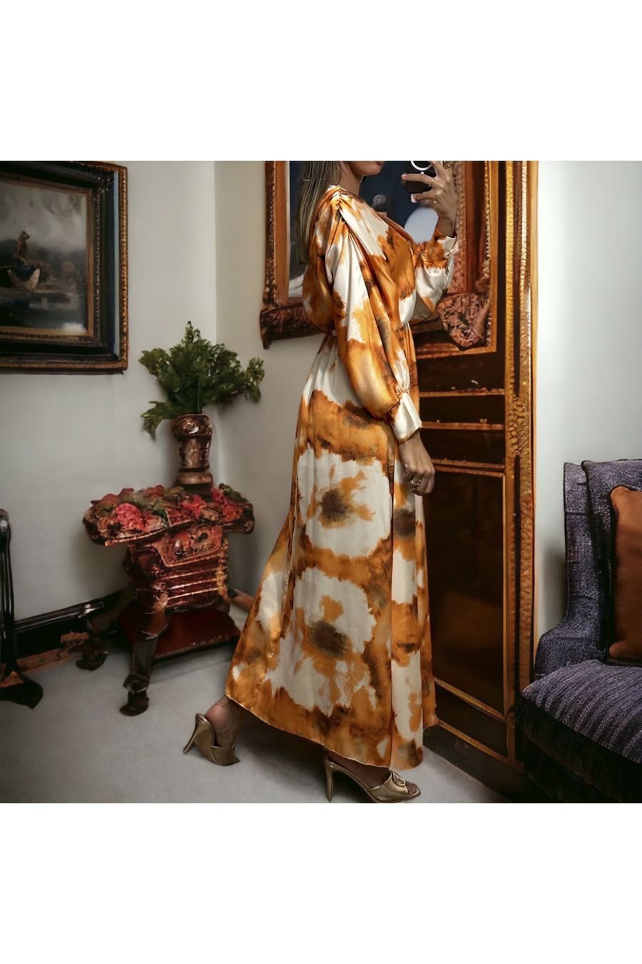 Longue robe satiné orange avec joli motif pastel - 4