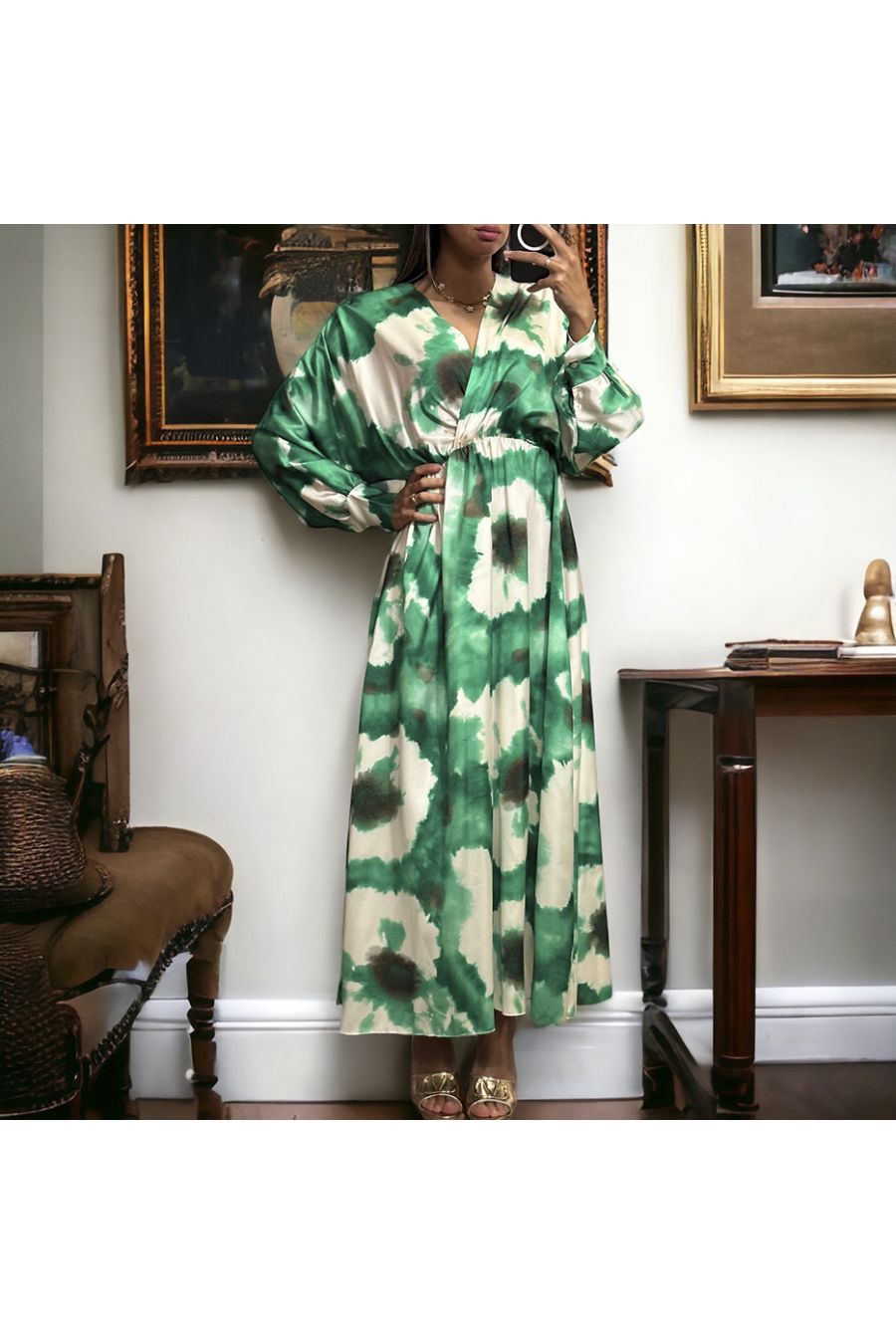 Long green satin dress with pretty pastel pattern - 2