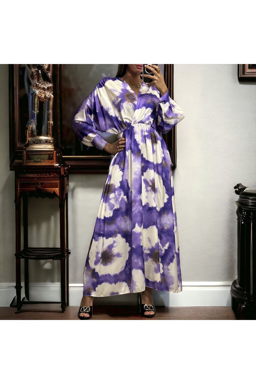 Longue robe satiné lilas avec joli motif pastel - 1