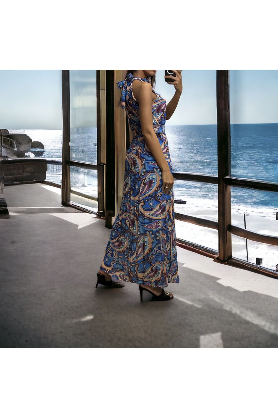 Longue robe plissé bleu avec ceinture sublime motif imprimé - 3