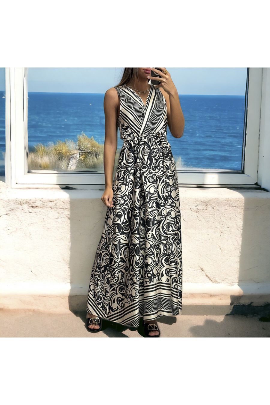Lange zwart-witte satijnen jurk gekruist bij de buste - 1