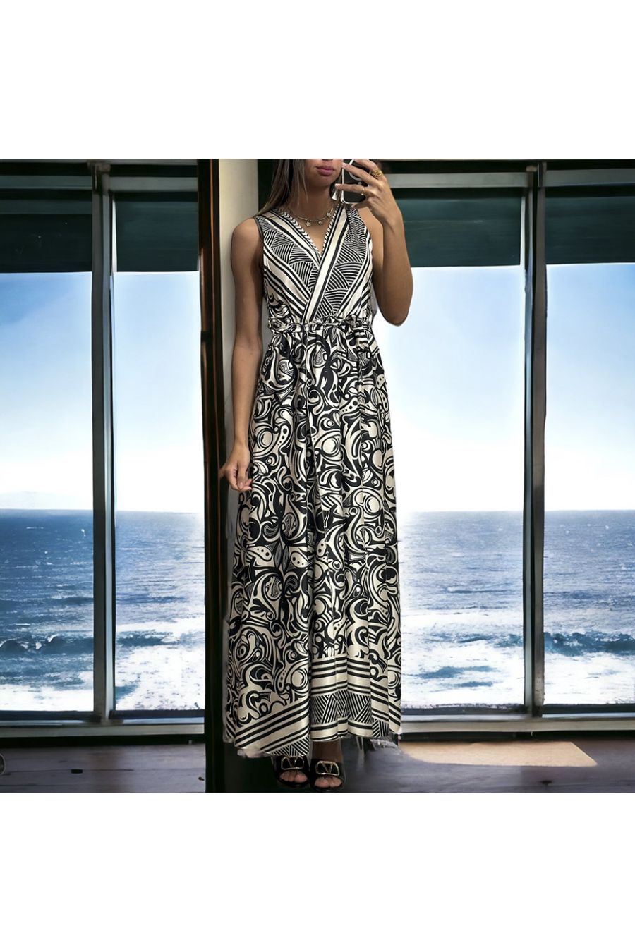 Long black and white satin dress crossed at the bust - 2