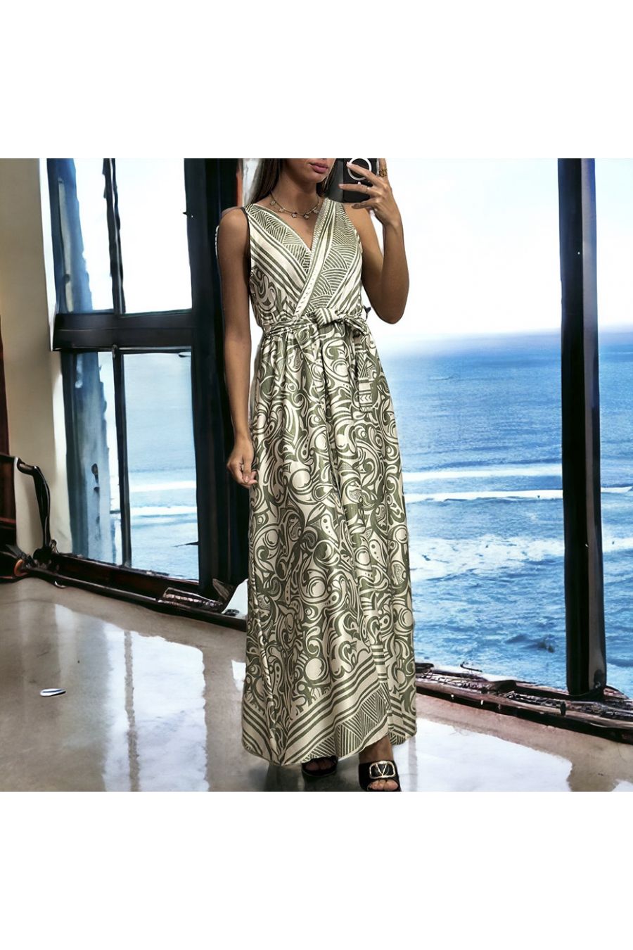 Longue robe satiné kaki et blanc croisé au buste - 1