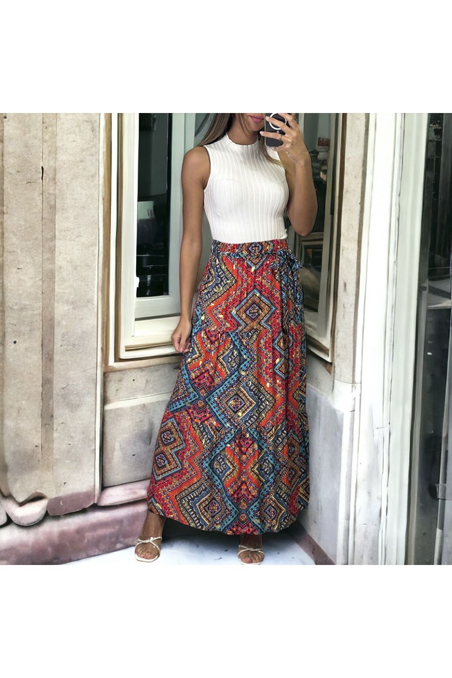 Long flared red skirt with pretty pattern - 3