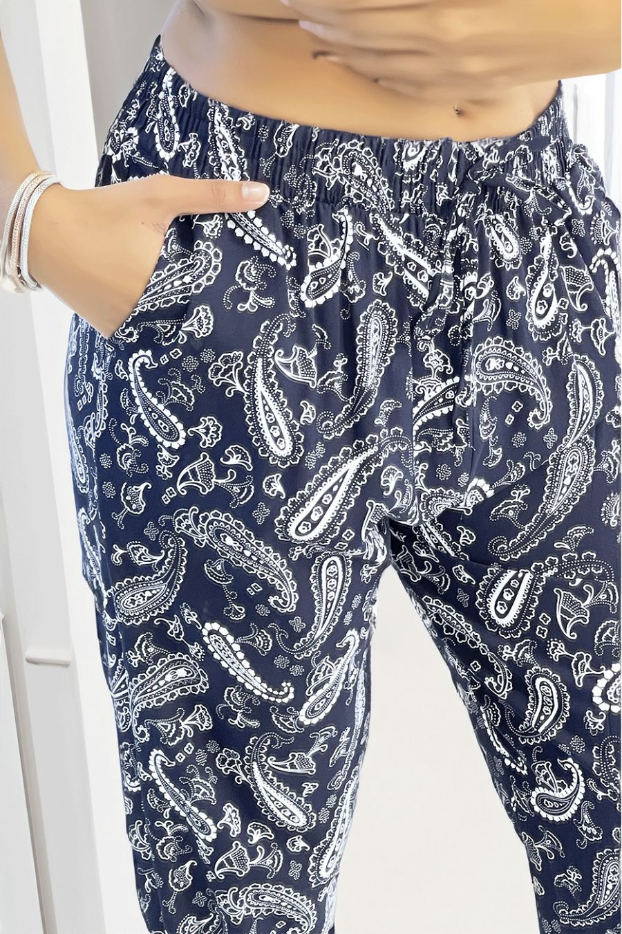Soepelvallende marineblauwe broek met Azteeks patroon met mooie strik in de taille - 4