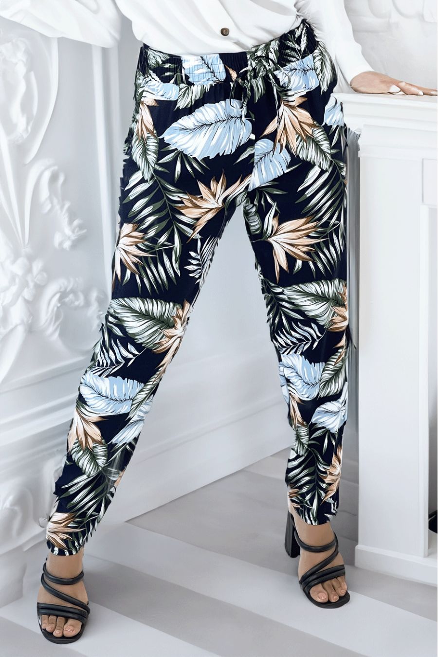 Straight-cut fluid navy pants with blue and green leaf pattern - 1