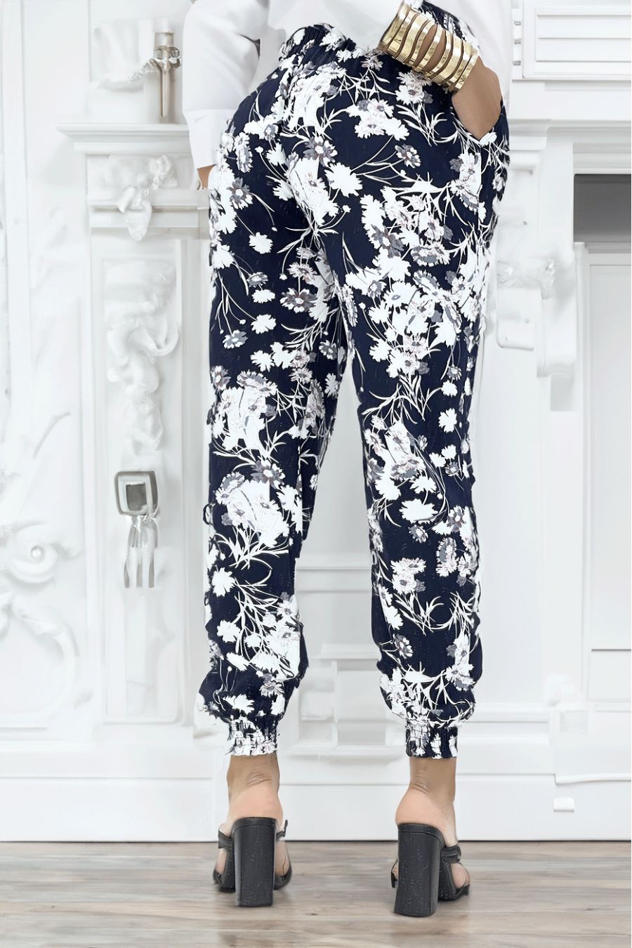 Fluid navy foliage pants with elastic at the waist and ankles - 2