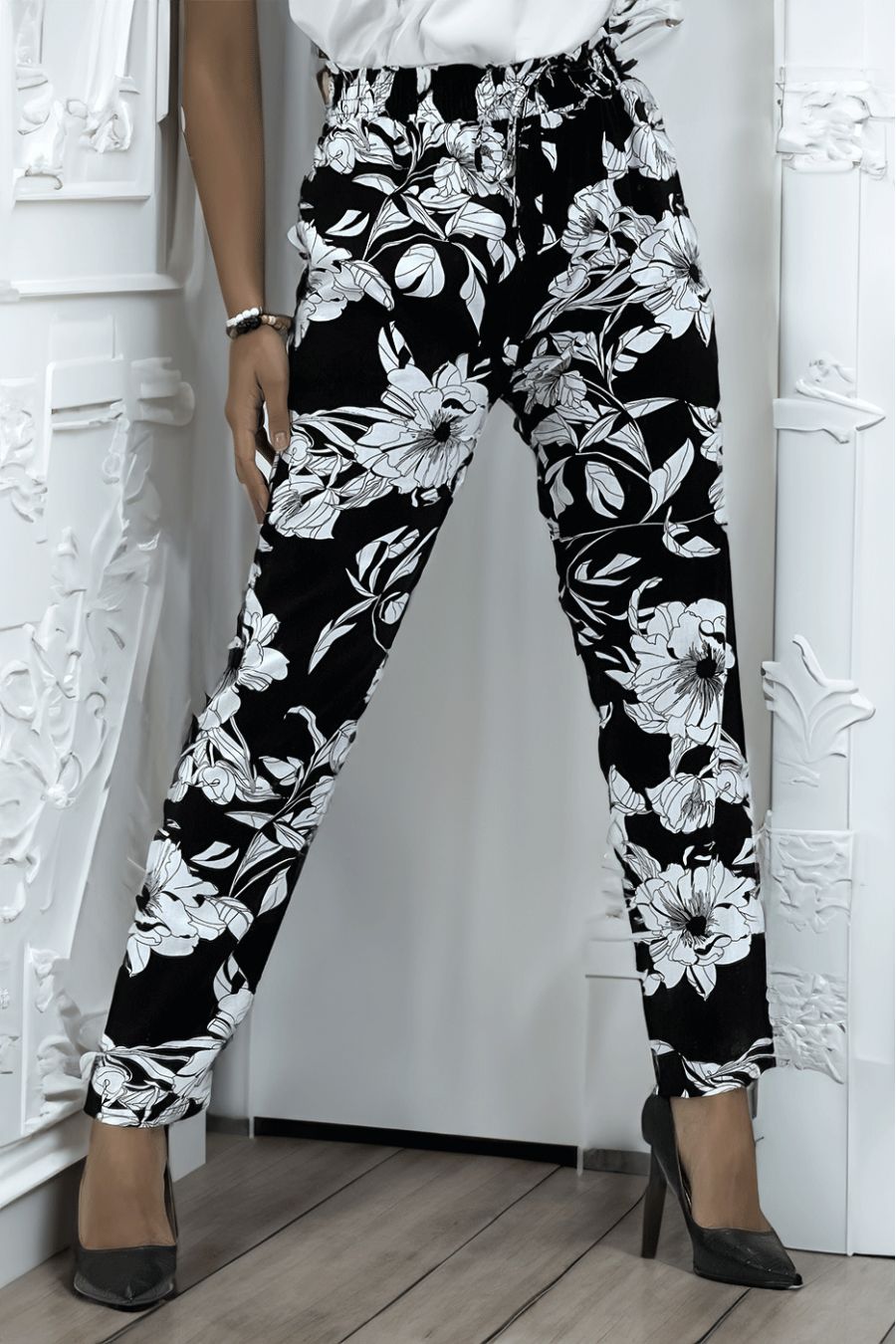 Soepelvallende marineblauwe broek met bloemenpatroon B-54 - 1
