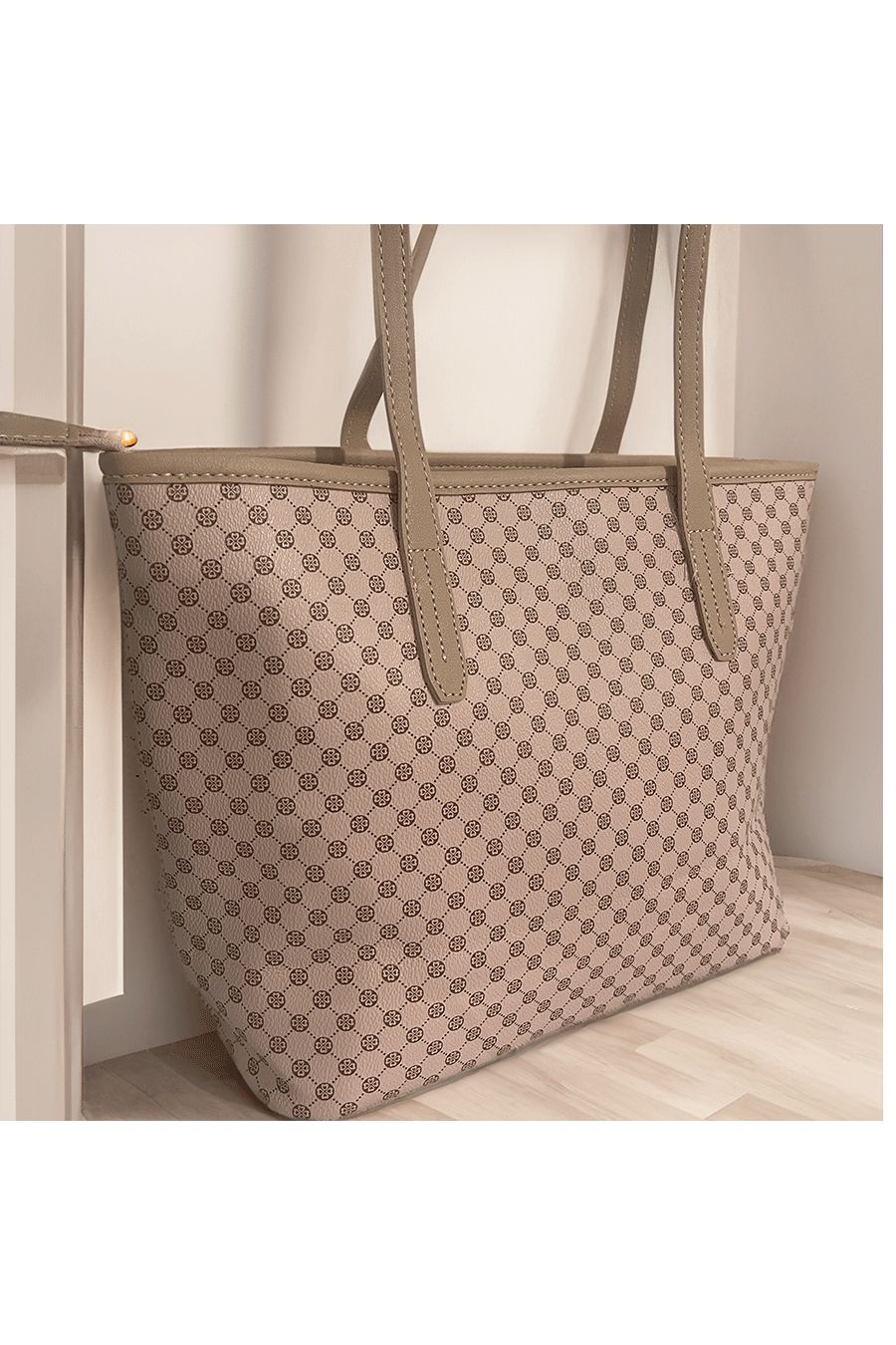 Pink handbag with pattern - 5