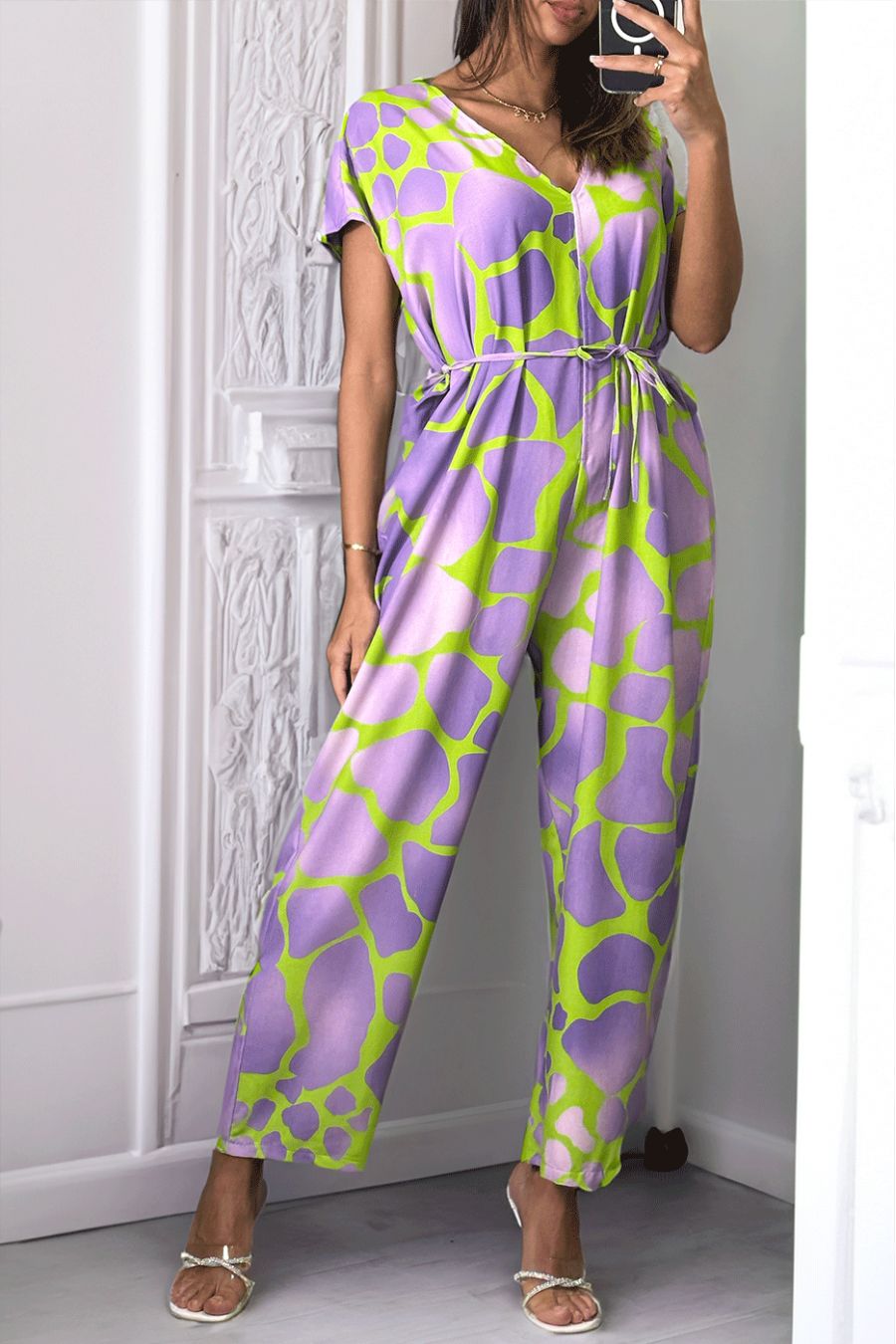 Oversized jumpsuit met v-hals en lila print. - 2