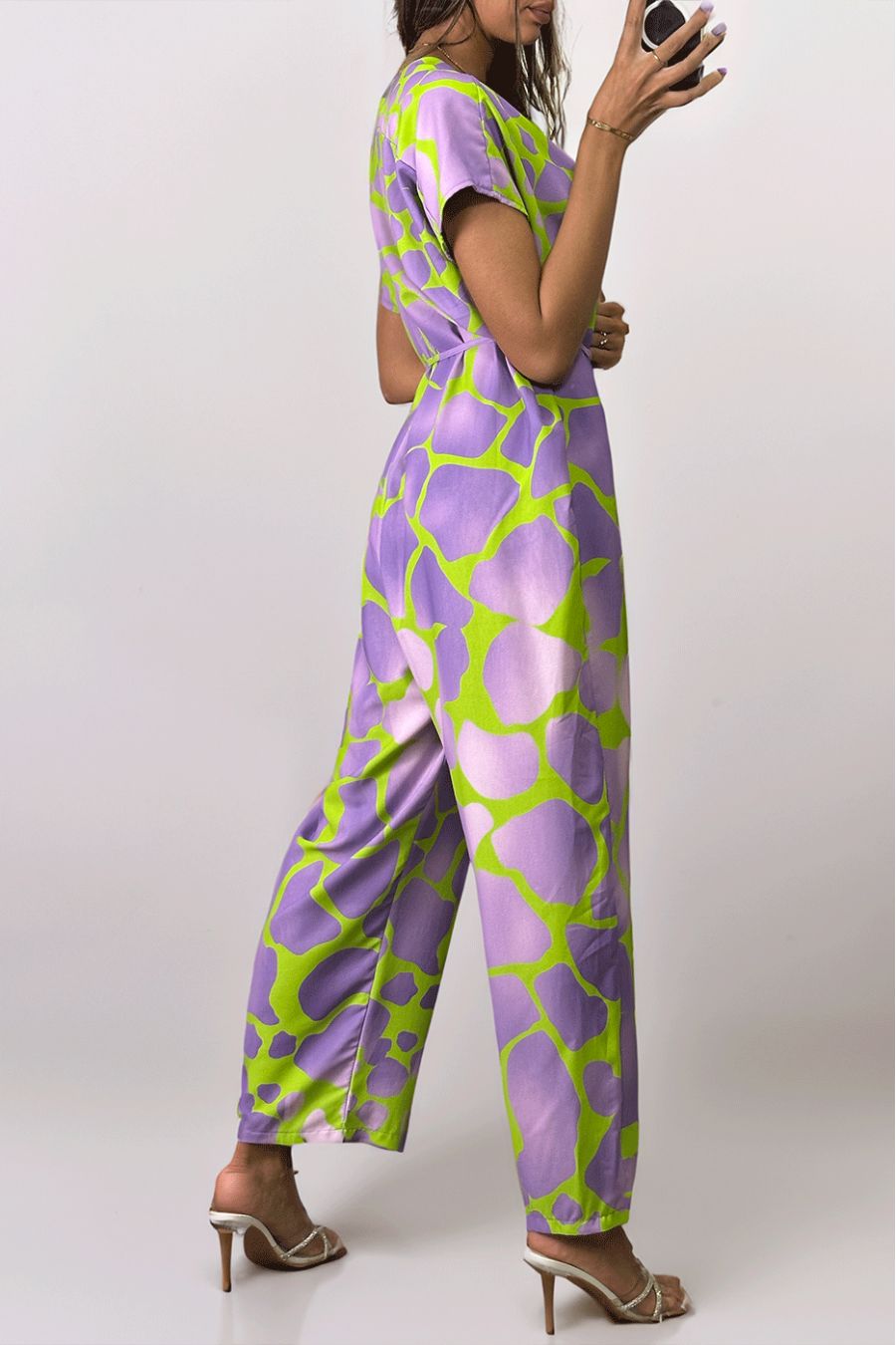 Oversized v-neck lila print jumpsuit. - 4