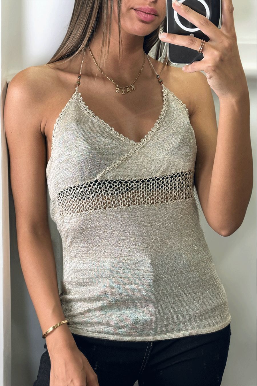 Glimmende beige tanktop met kant en pareltjes op de bandjes - 1