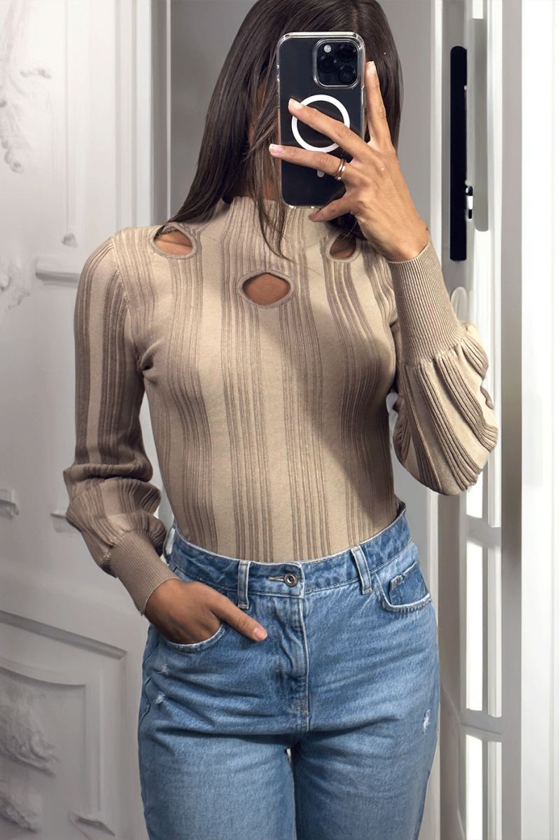 Zeer elastische ribgebreide trui: hoge kraag, pofmouwen en subtiele details voor een trendy look - 3 Zeer elastische ribgebreide trui: hoge kraag, pofmouwen en subtiele details voor een trendy look - 3
