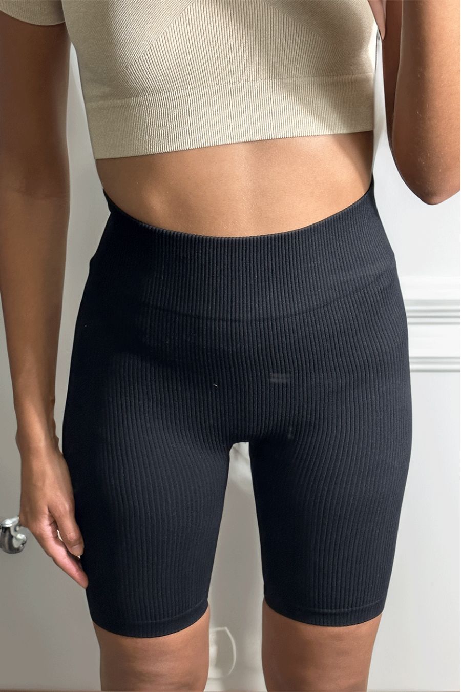 Black high stretch ribbed knit capri pants - 2