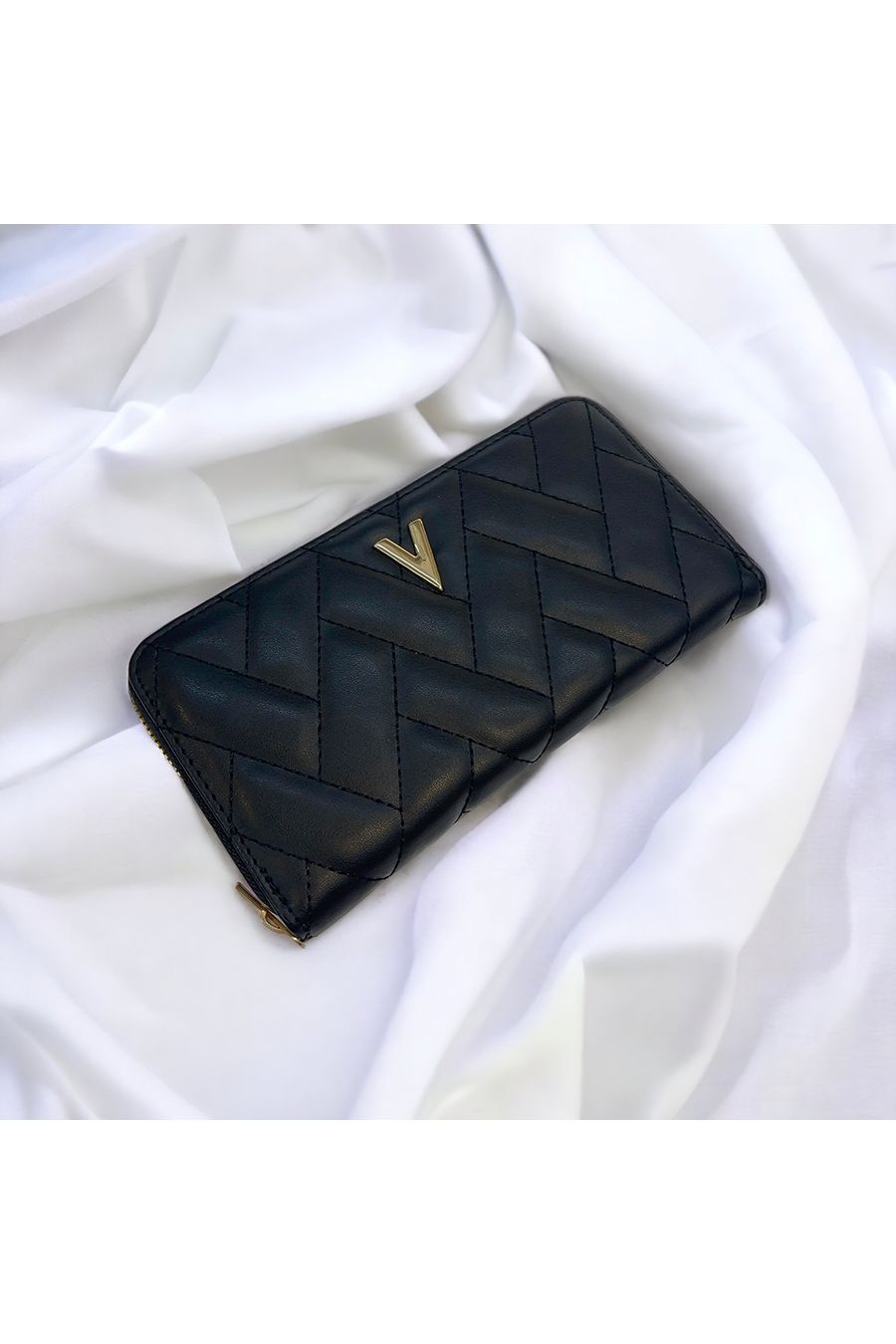 Black quilted V wallet - 1