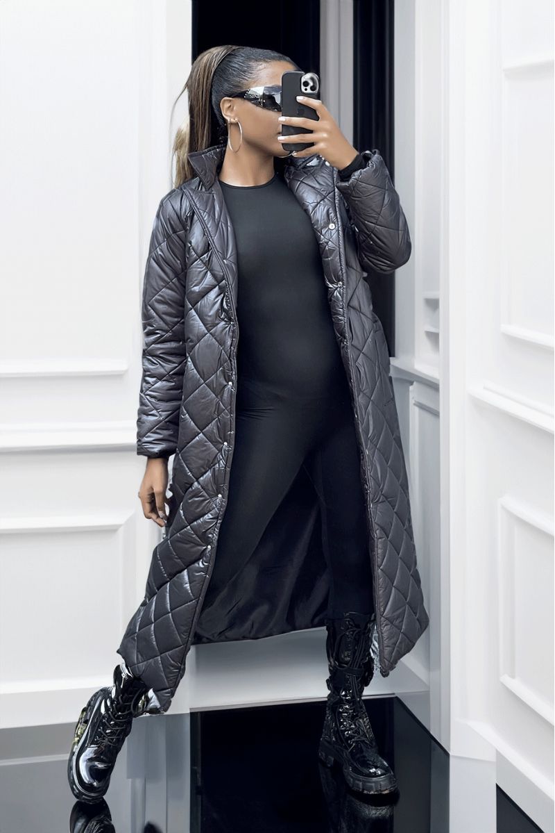 Long quilted down jacket in black - 4