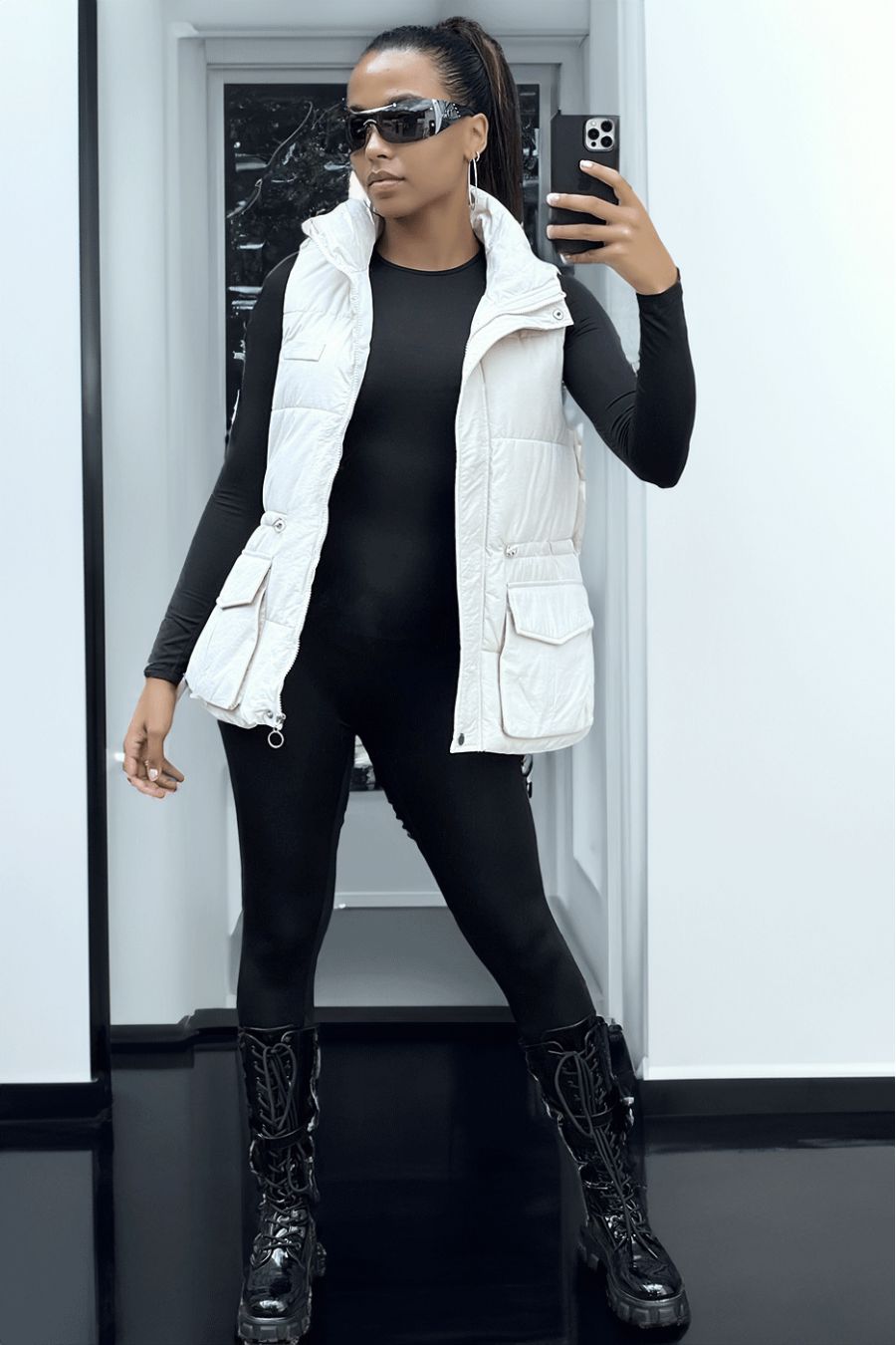 Beige sleeveless puffer jacket with high collar, pretty golden buttons and big sleeves - 3