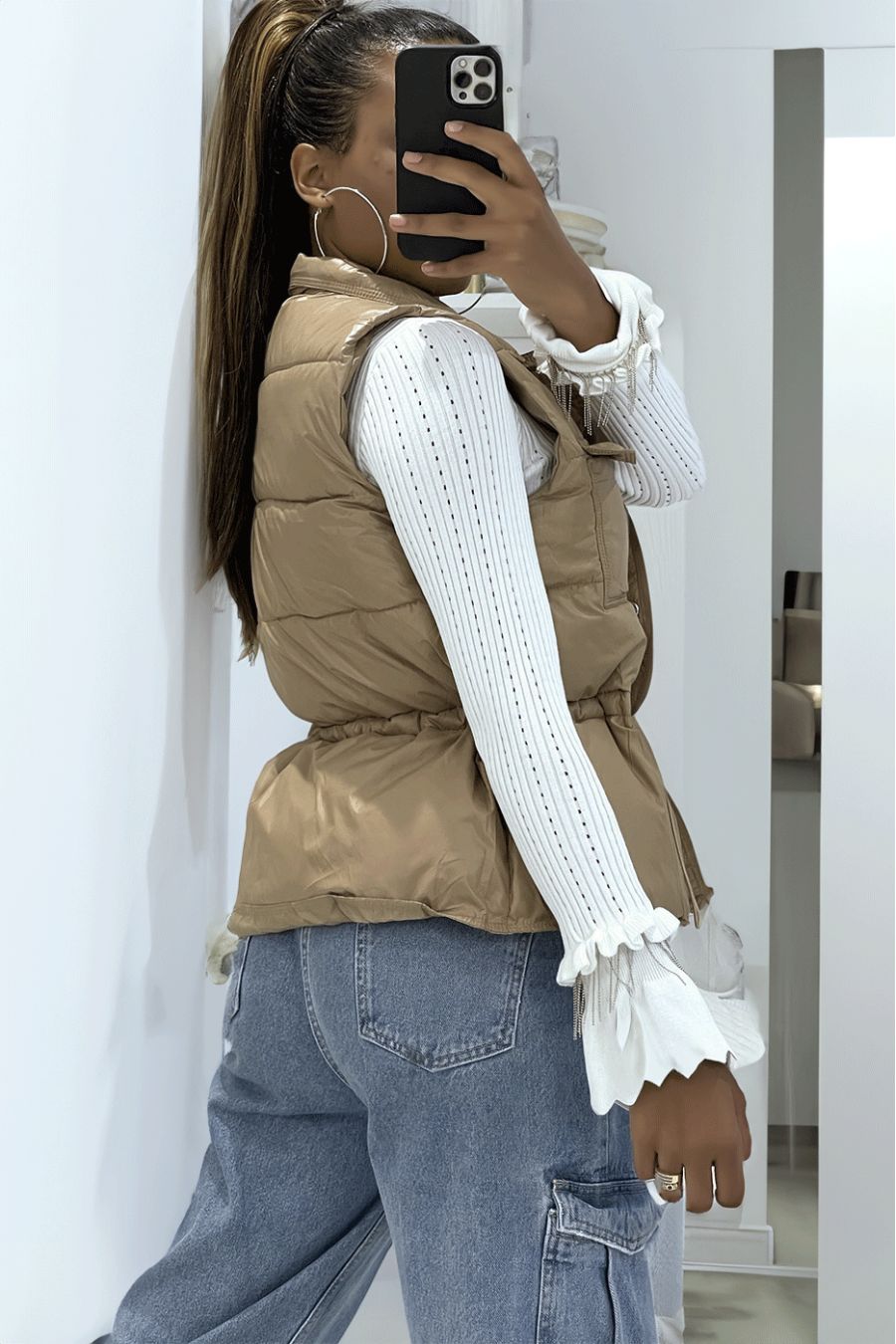 Faux leather taupe down jacket with pockets on the front and adjustable at the waist, sleeveless, super trendy - 4