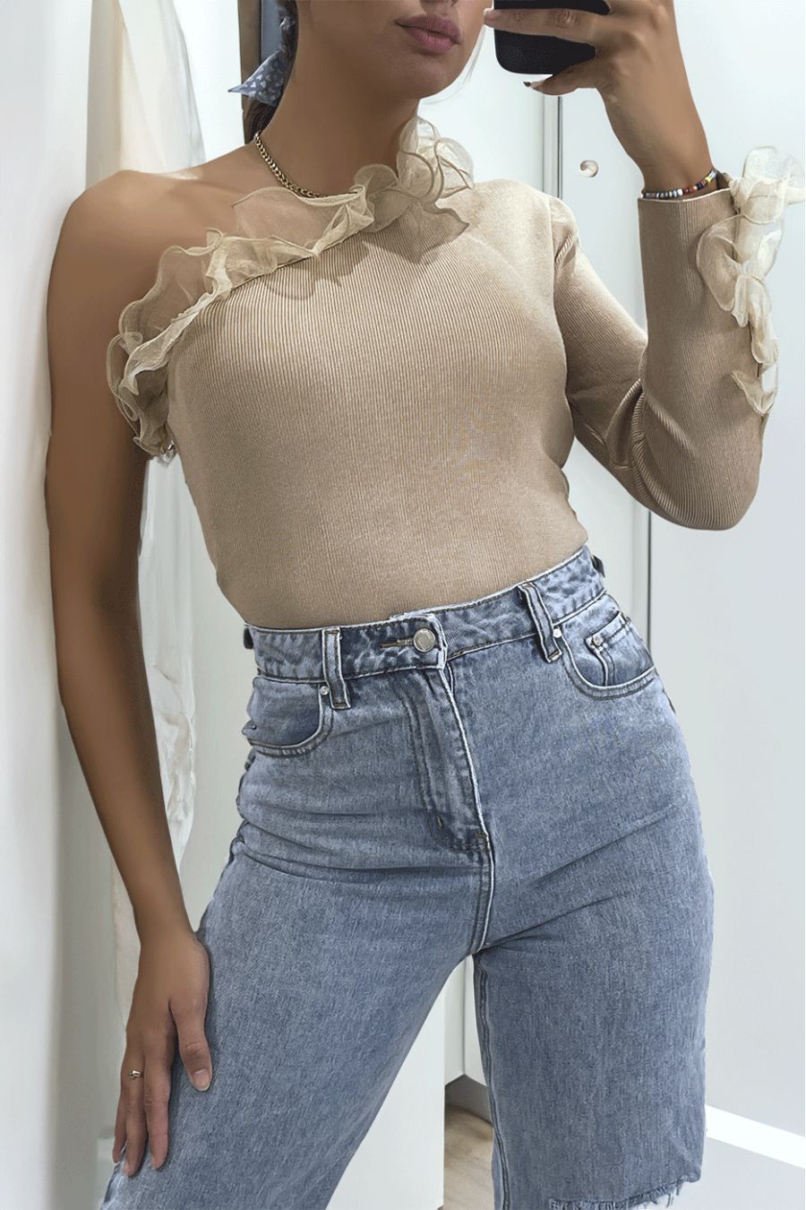 Camel ribbed sweater with one sleeve and ruffles - 2