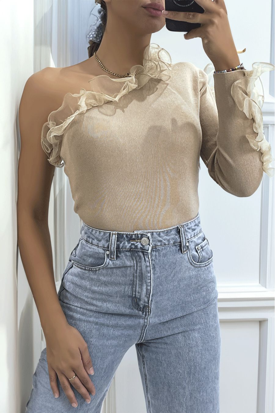 Camel ribbed sweater with one sleeve and ruffles - 3