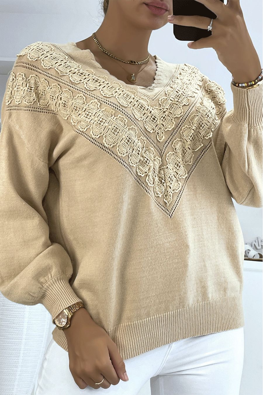 Beige damestrui met V-hals en kantpatroon - 1