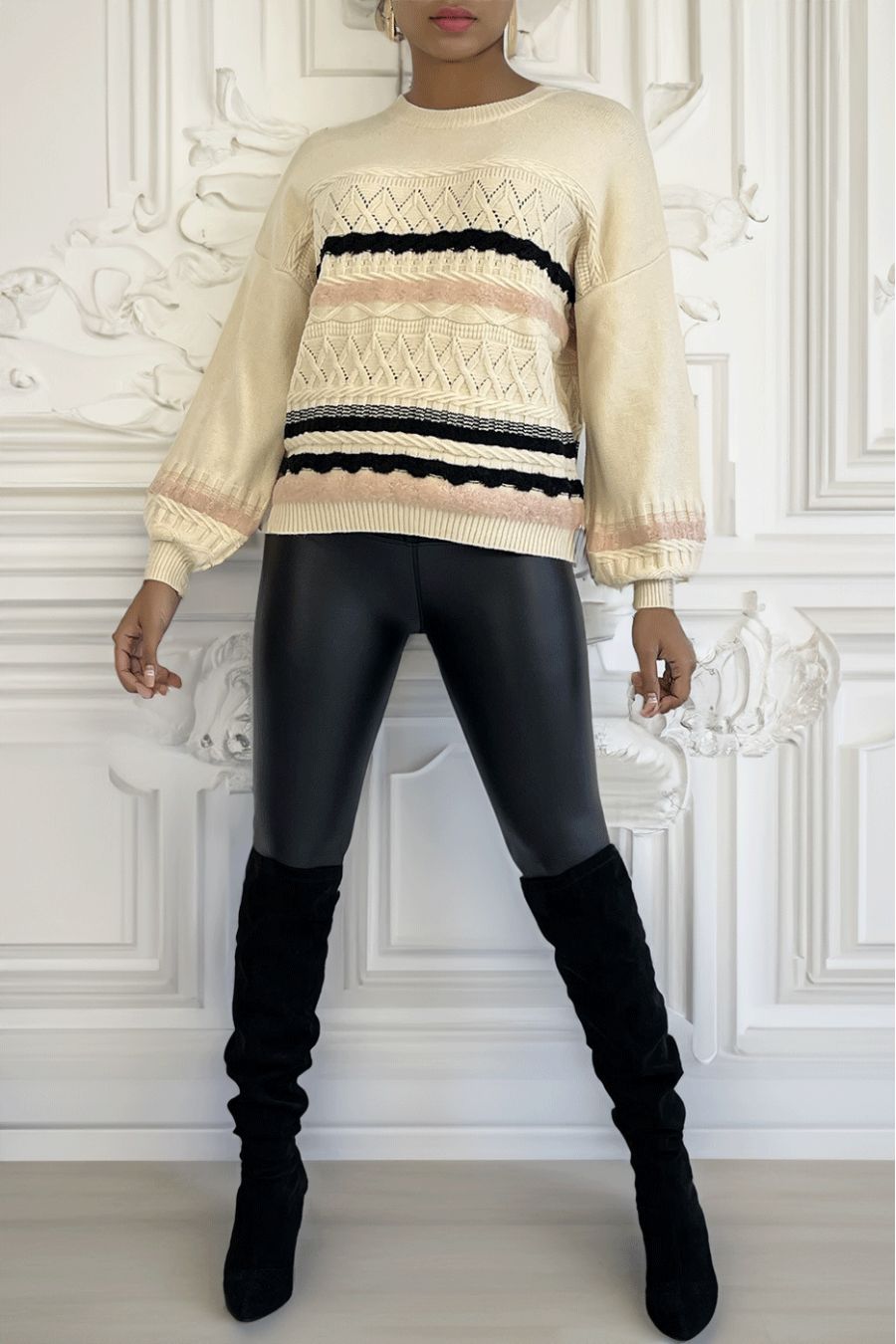 Beige trui met pofmouwen en retro patronen - 6