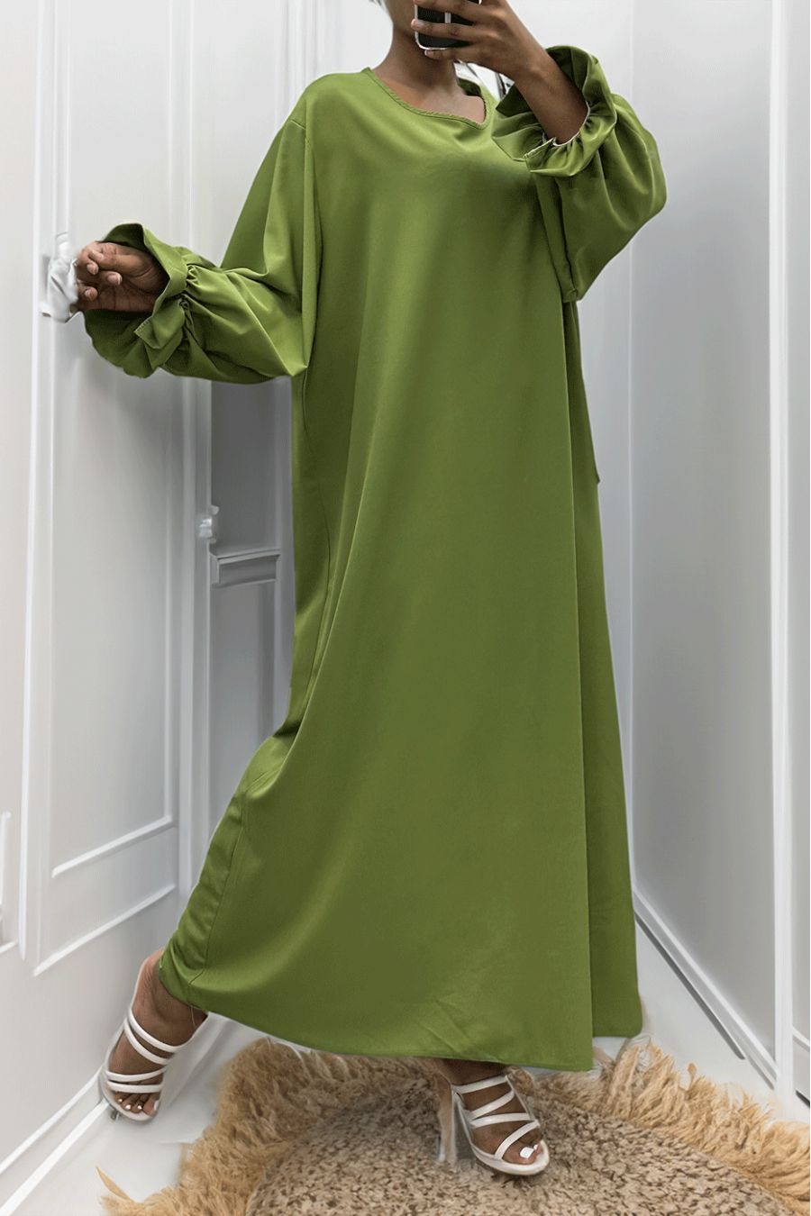 Longue abaya vert anis froncé aux manches - 1