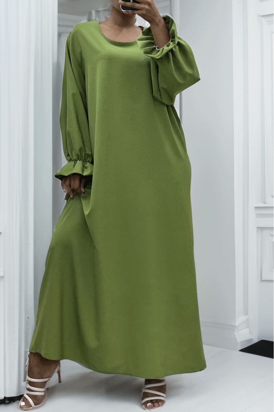 Longue abaya vert anis froncé aux manches - 3