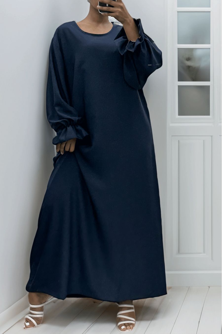 Lange marineblauwe abaya met plooitjes bij de mouwen - 2