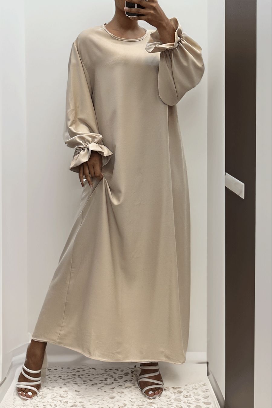 Long beige abaya gathered at the sleeves - 3